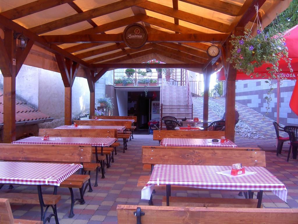 Hotel Pivnicka Pod Cachtickym Hradom Čachtice Exterior foto